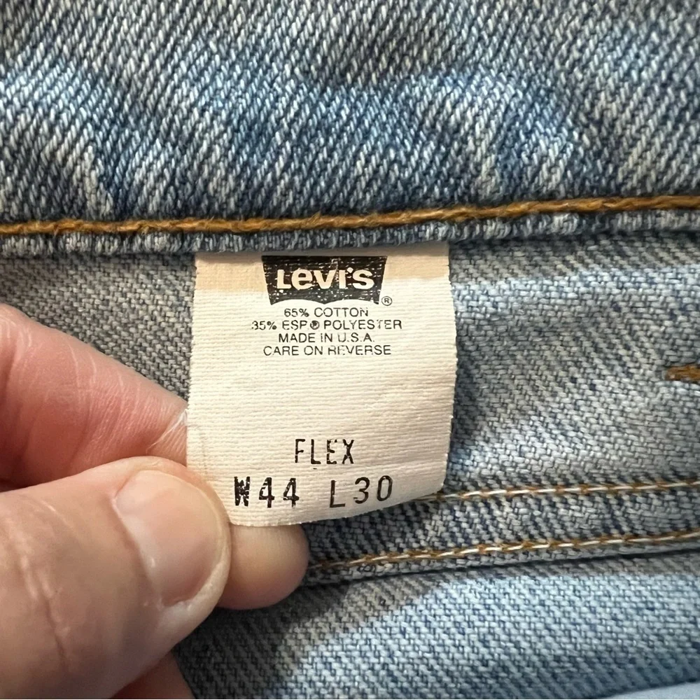Vintage 90s Levi’s 540 Light Wash Flex Relaxed Fit Made in USA size 44 x 30